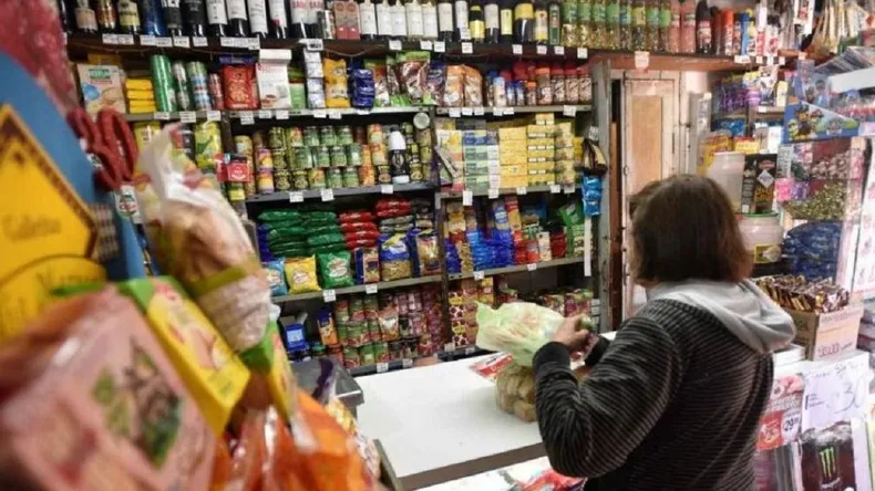 El consumo masivo cayó 9,8% en febrero y acumula 15 meses consecutivos en rojo