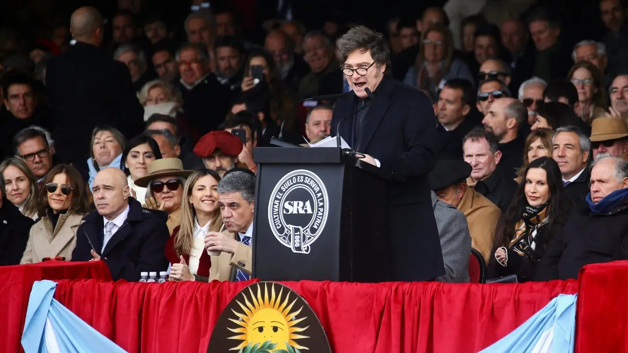 Javier Milei confirmó una baja «permanente» de las retenciones para las carnes, la soja y otros granos